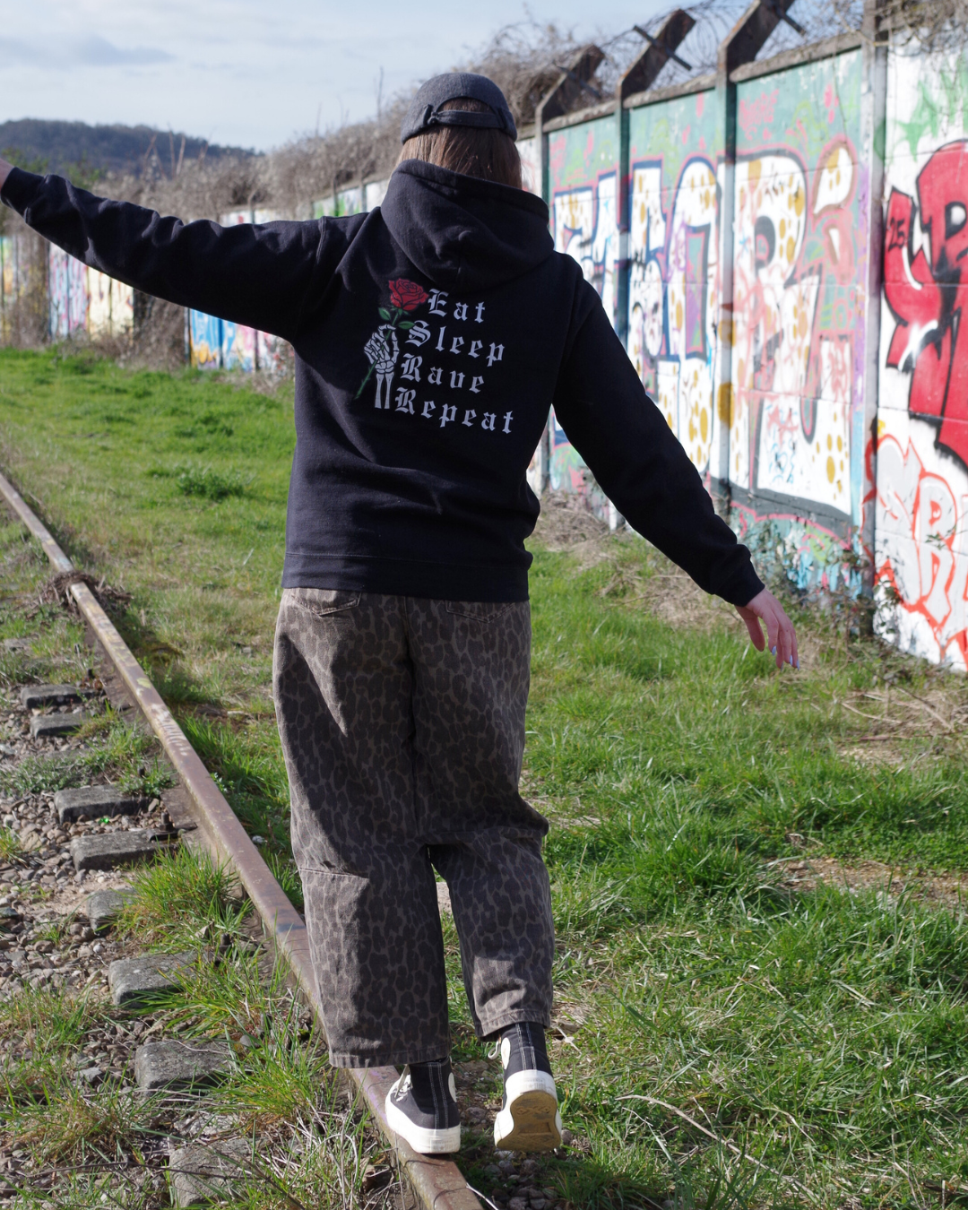 EAT, SLEEP, RAVE, REPEAT ✱ Sweat à capuche